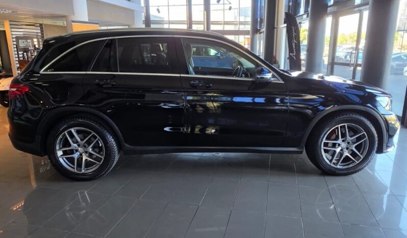 
								Mercedes GLC250 AMG Line full									
