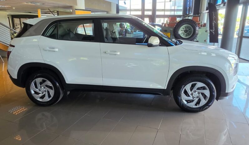 
								Hyundai Creta 1.5 M/T full									
