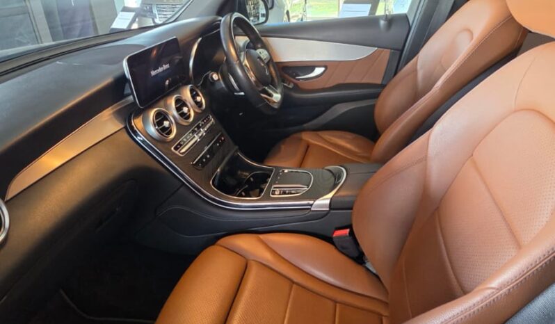 
								Mercedes GLC300E AMG Line full									