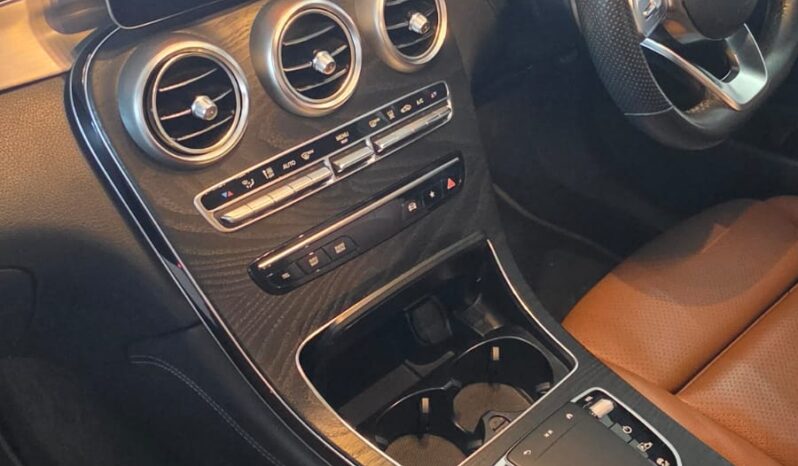 
								Mercedes GLC300E AMG Line full									