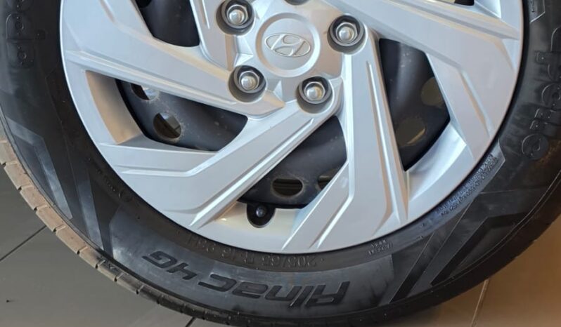 
								Hyundai Creta 1.5 M/T full									