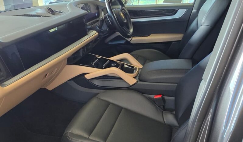 
								Porsche Cayenne E-Hybrid full									