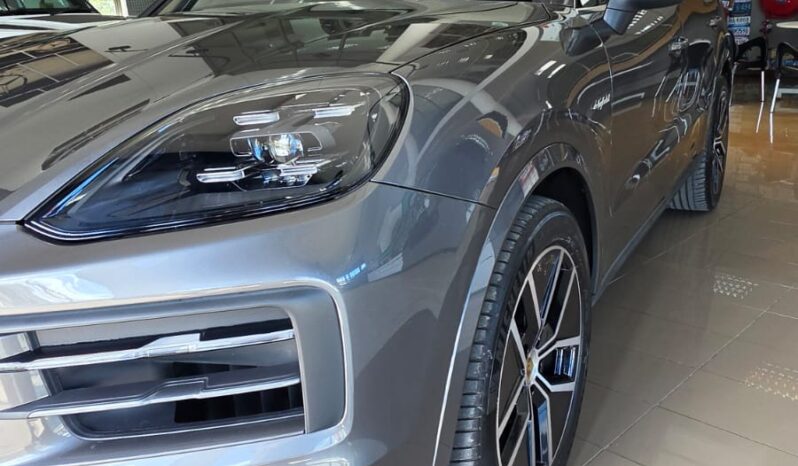 
								Porsche Cayenne E-Hybrid full									