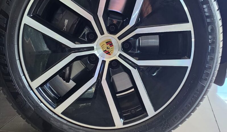 
								Porsche Cayenne E-Hybrid full									