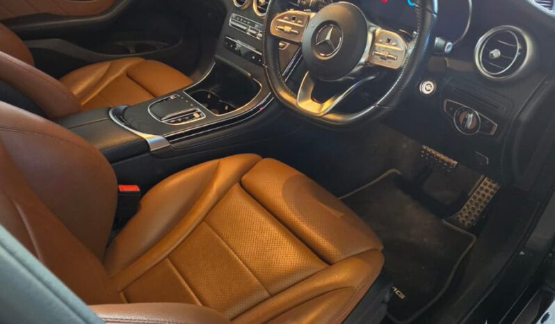 
								Mercedes GLC300E AMG Line full									