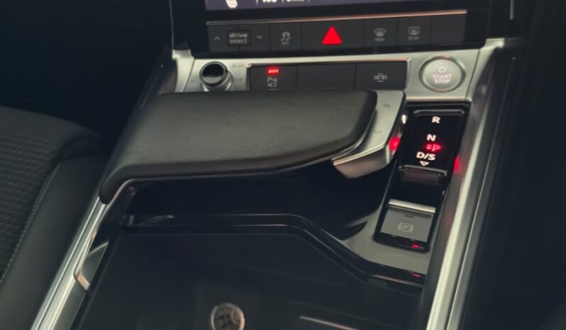 
								Audi E-Tron 55 Quattro Sportback First Edition full									