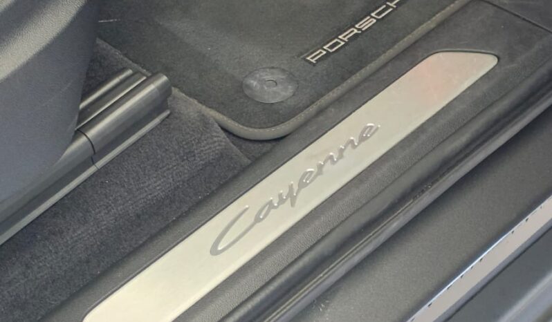 
								Porsche Cayenne E-Hybrid full									