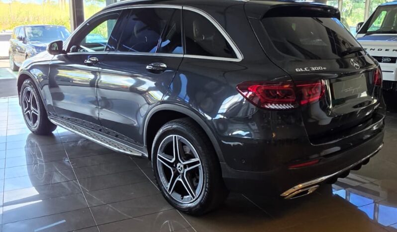 
								Mercedes GLC300E AMG Line full									