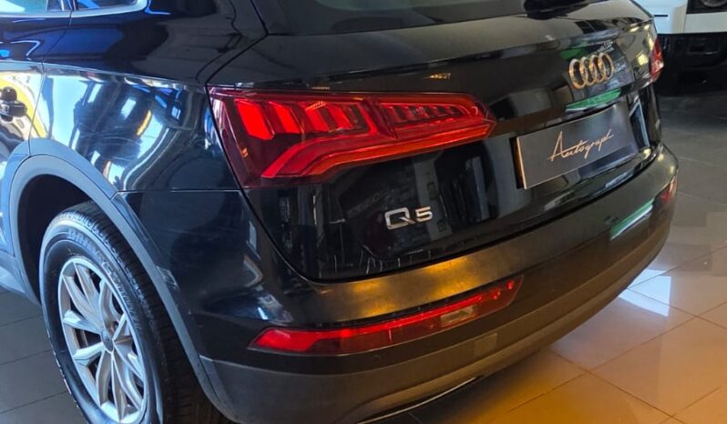 
								Audi Q5 2.0 TFSI Quattro full									