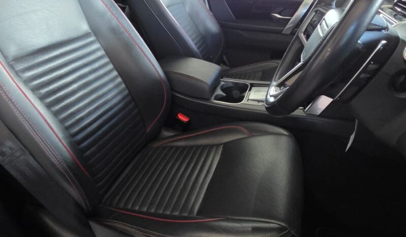 
								Land Rover Discovery Sport P300e R-Dynamic full									