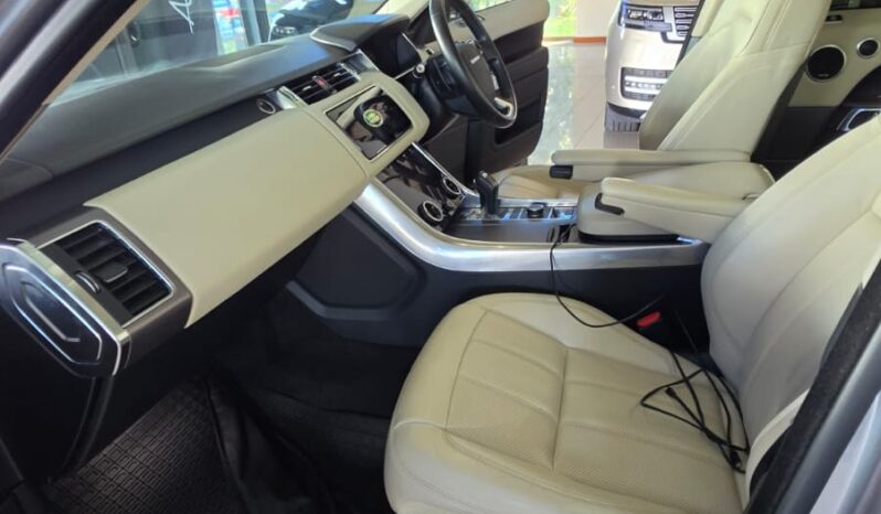 
								Range Rover Sport P400e HSE full									