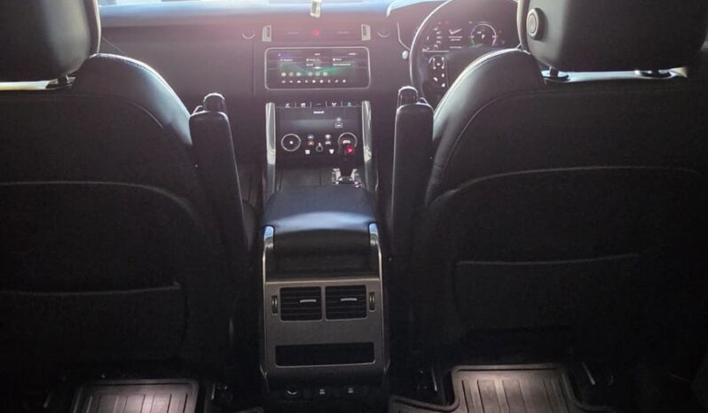 
								Range Rover Sport P400e HSE full									