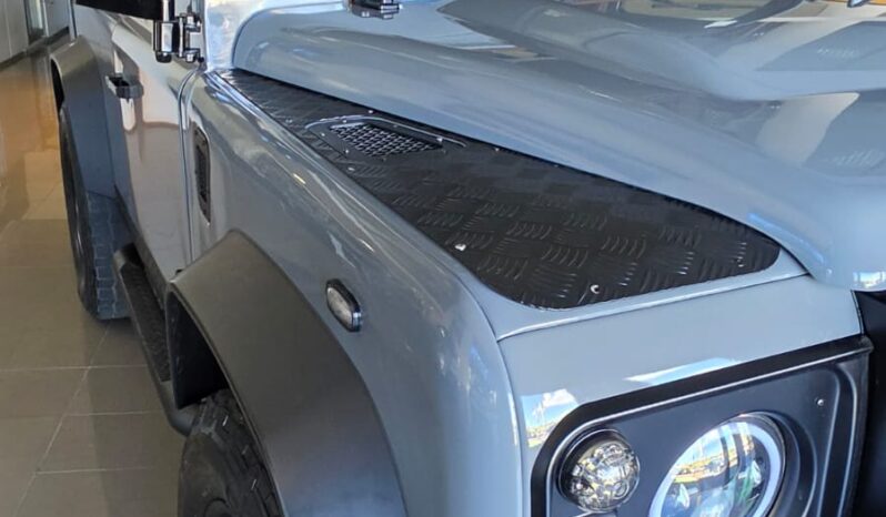 
								Land Rover Defender 90 XS SW full									