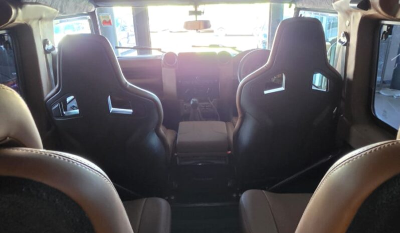 
								Land Rover Defender 90 XS SW full									