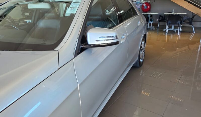 
								Mercedes E200 AvantGarde full									