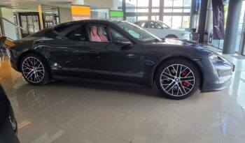 
										Porsche Taycan 4S full									