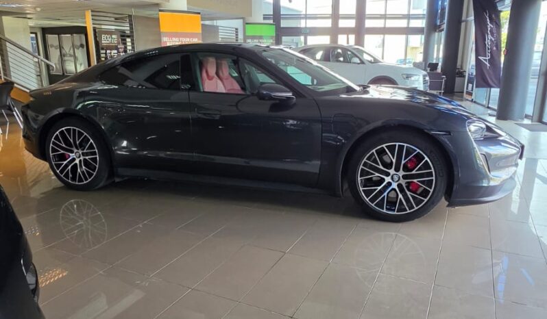 
								Porsche Taycan 4S full									