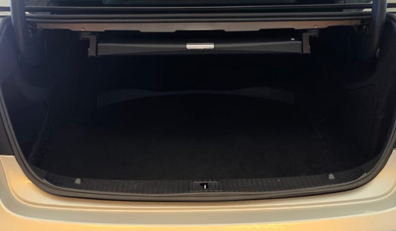 
								Mercedes E200 AvantGarde full									