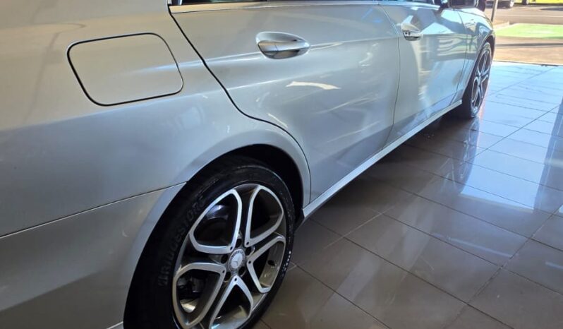 
								Mercedes E200 AvantGarde full									