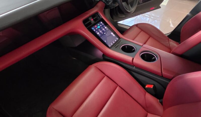 
								Porsche Taycan 4S full									