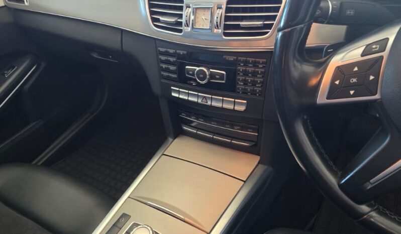 
								Mercedes E200 AvantGarde full									