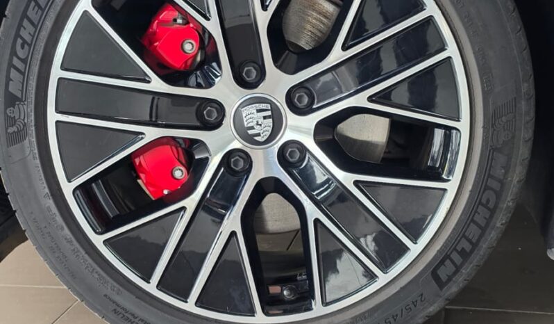 
								Porsche Taycan 4S full									