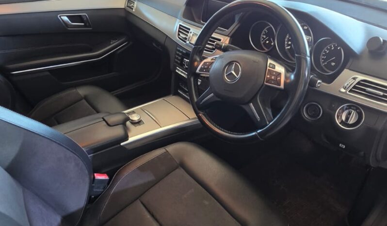 
								Mercedes E200 AvantGarde full									