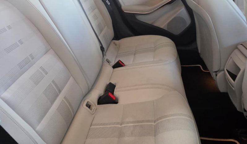 
								Mercedes-Benz GLA 200 Urban full									