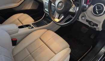 
										Mercedes-Benz GLA 200 Urban full									