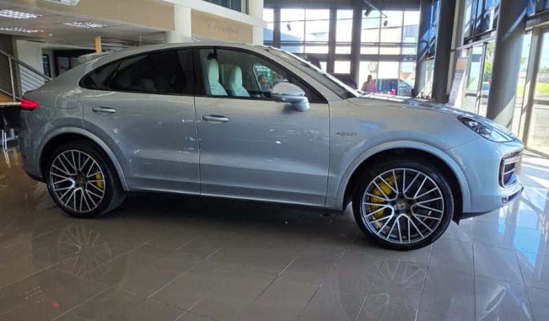 
								Porsche Cayenne Turbo S E-Hybrid 4.0 V8 PHEV full									