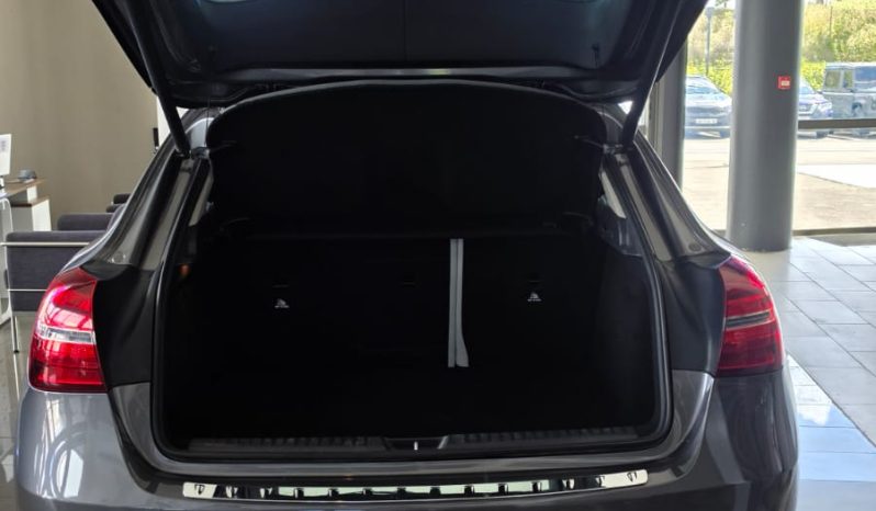 
								Mercedes-Benz GLA 200 Urban full									