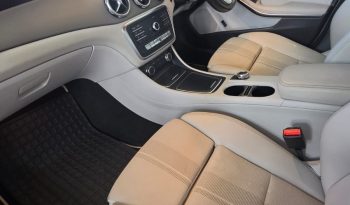 
										Mercedes-Benz GLA 200 Urban full									