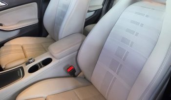 
										Mercedes-Benz GLA 200 Urban full									