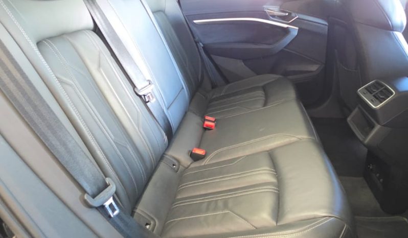 
								Audi E-Tron SUV 55 Quattro SLine Black Edition full									
