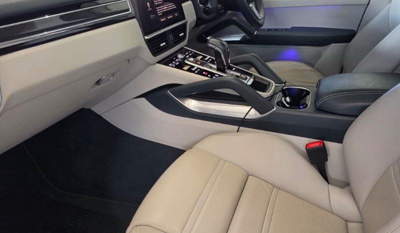 
								Porsche Cayenne Turbo S E-Hybrid 4.0 V8 PHEV full									