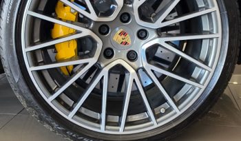 
										Porsche Cayenne Turbo S E-Hybrid 4.0 V8 PHEV full									