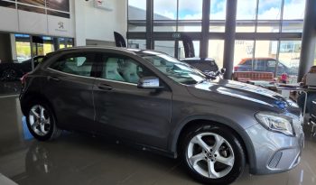 
										Mercedes-Benz GLA 200 Urban full									