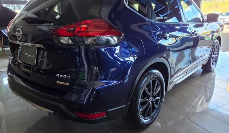 
								Nissan Xtrail 2.0 Hybrid full									