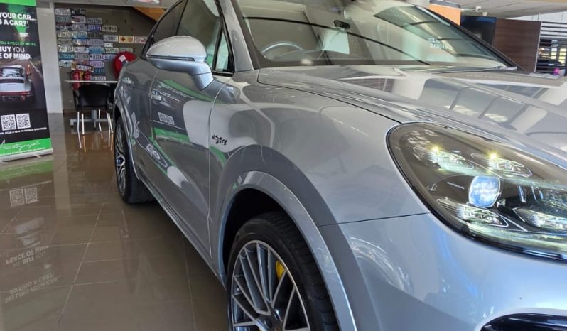 
								Porsche Cayenne Turbo S E-Hybrid 4.0 V8 PHEV full									