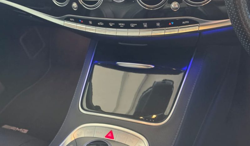 
								Mercedes-Benz S500e L AMG Line full									
