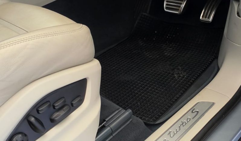 
								Porsche Cayenne Turbo S E-Hybrid 4.0 V8 PHEV full									