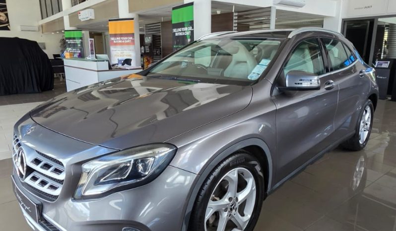 
								Mercedes-Benz GLA 200 Urban full									