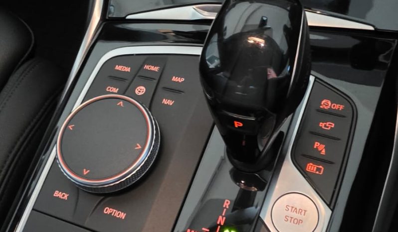 
								BMW 330e full									