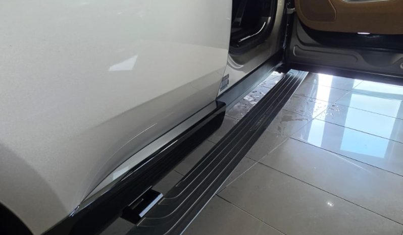 
								Range Rover Vogue 3.0 P440e HSE full									