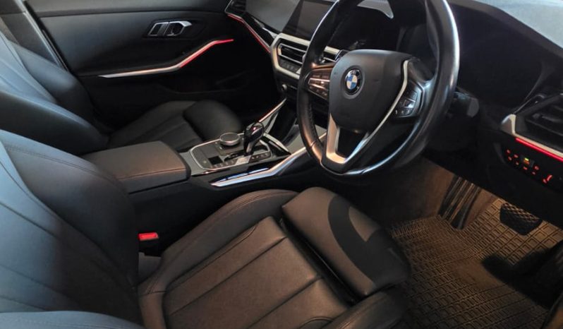 
								BMW 330e full									