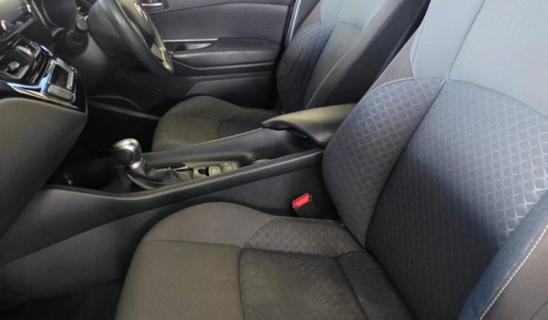 
								Toyota CHR 1.8 Hybrid full									