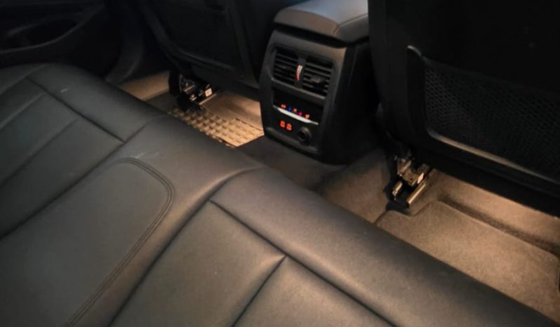 
								BMW 330e full									