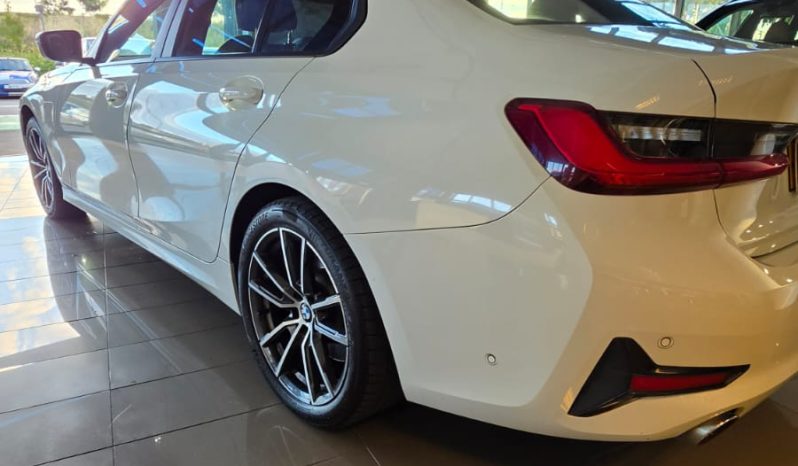 
								BMW 330e full									