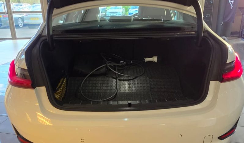 
								BMW 330e full									