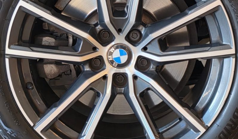 
								BMW 330e full									